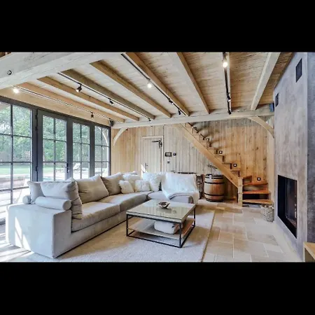 Magnifique En Bois Avec Piscine Et Jacuzzi Chalet