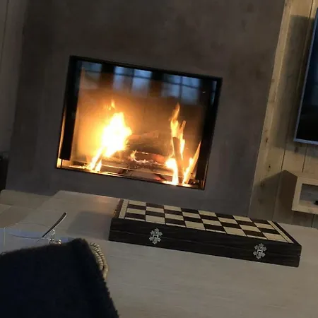 Magnifique En Bois Avec Piscine Et Jacuzzi Court-Saint-Etienne