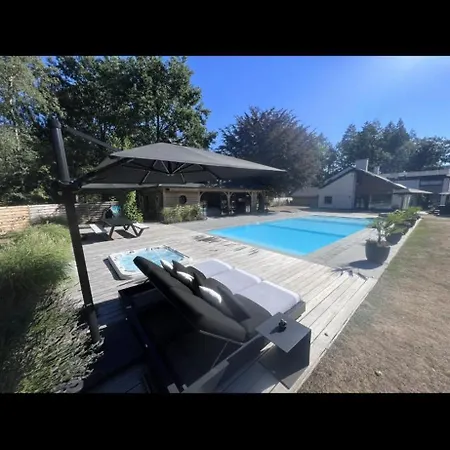 샬레 Magnifique En Bois Avec Piscine Et Jacuzzi