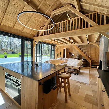 Magnifique En Bois Avec Piscine Et Jacuzzi Court-Saint-Etienne