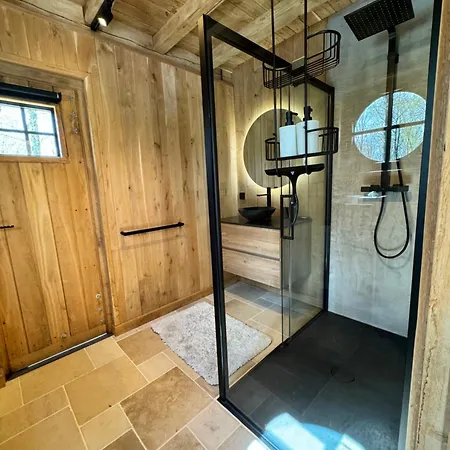 Magnifique En Bois Avec Piscine Et Jacuzzi Chalet *