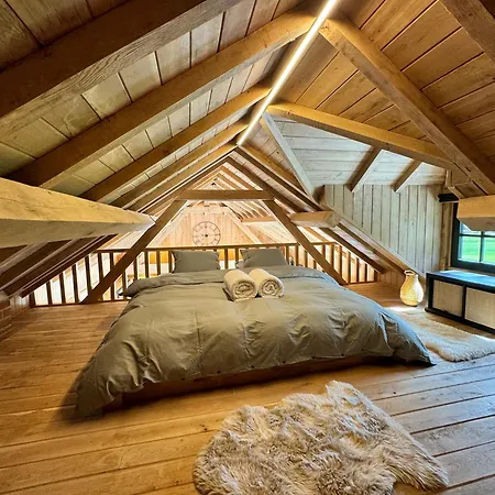 Chalet Magnifique En Bois Avec Piscine Et Jacuzzi *