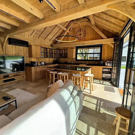 Magnifique En Bois Avec Piscine Et Jacuzzi Chalet