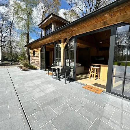 Magnifique En Bois Avec Piscine Et Jacuzzi 샬레 Court-Saint-Etienne