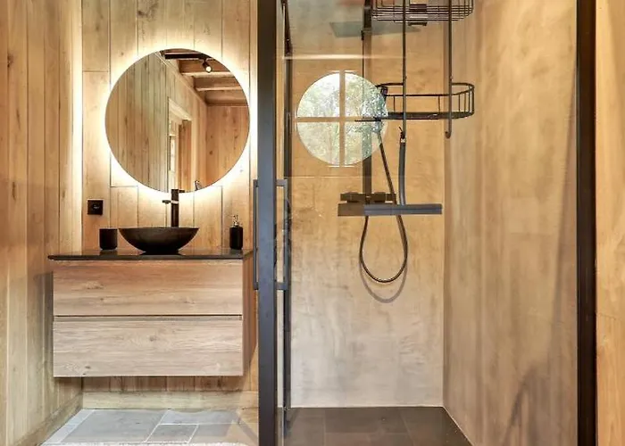 Magnifique En Bois Avec Piscine Et Jacuzzi Court-Saint-Etienne