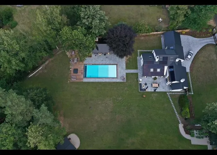 Chalet Magnifique En Bois Avec Piscine Et Jacuzzi