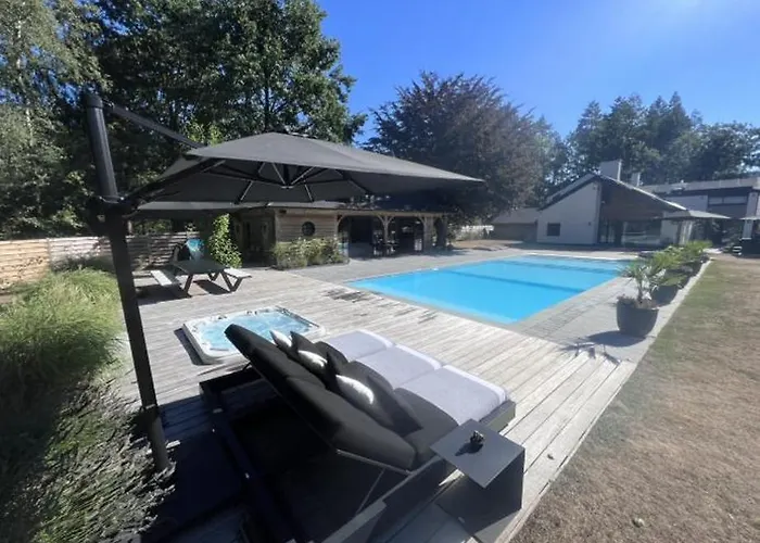Chalet Magnifique En Bois Avec Piscine Et Jacuzzi