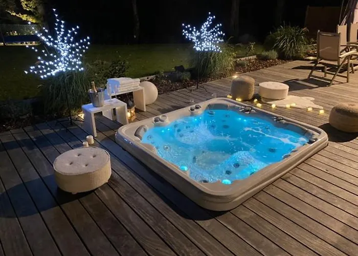 Magnifique En Bois Avec Piscine Et Jacuzzi Chalet *