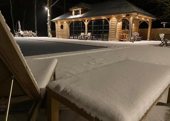 Chalet Magnifique En Bois Avec Piscine Et Jacuzzi *