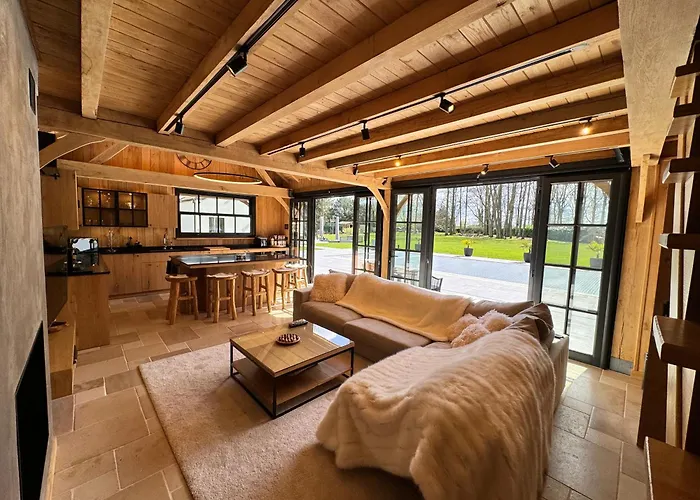 Magnifique En Bois Avec Piscine Et Jacuzzi * Court-Saint-Etienne