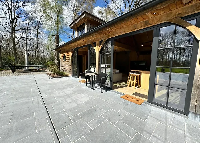 Magnifique En Bois Avec Piscine Et Jacuzzi Chalet Court-Saint-Etienne